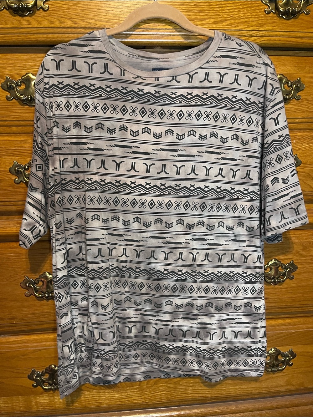 Earthbound Trading Co. Men’s Geometric Stripe Crew Neck T-Shirt - Gray/Black